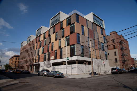 122 West St